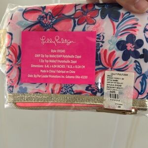NWT LILLY PULITZER PARTY LIKE A LOBSTAR WRISTLET WALLET